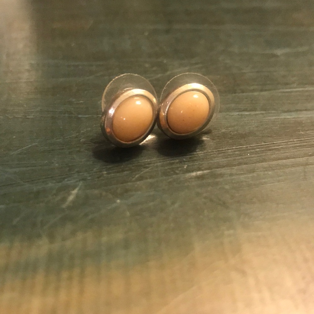 Nude and gold oval studs
